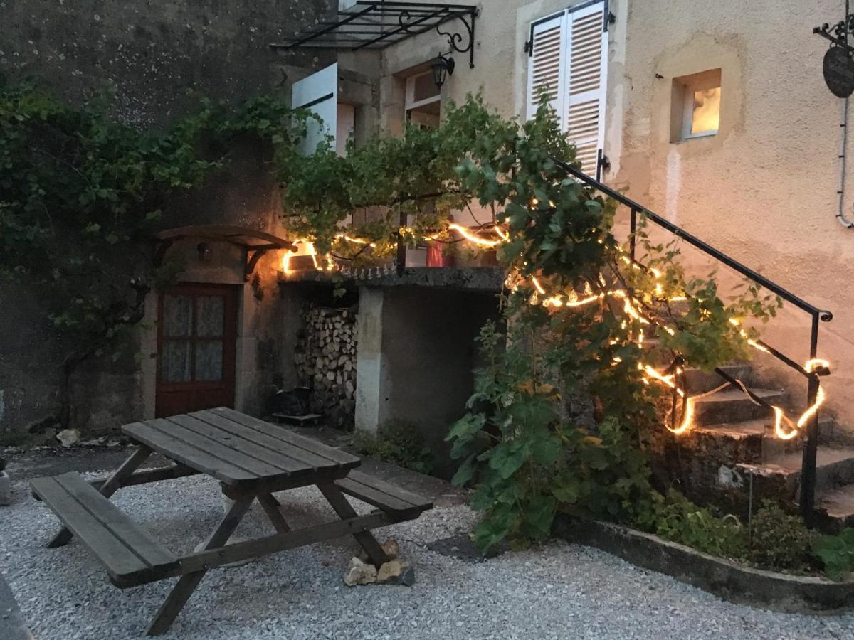 Gite Chambre De La Tante Camille - Les Filles Tresy Passenans Exterior foto